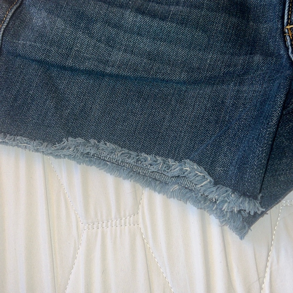Old Navy women’s size 4 shorts - Picture 3 of 4